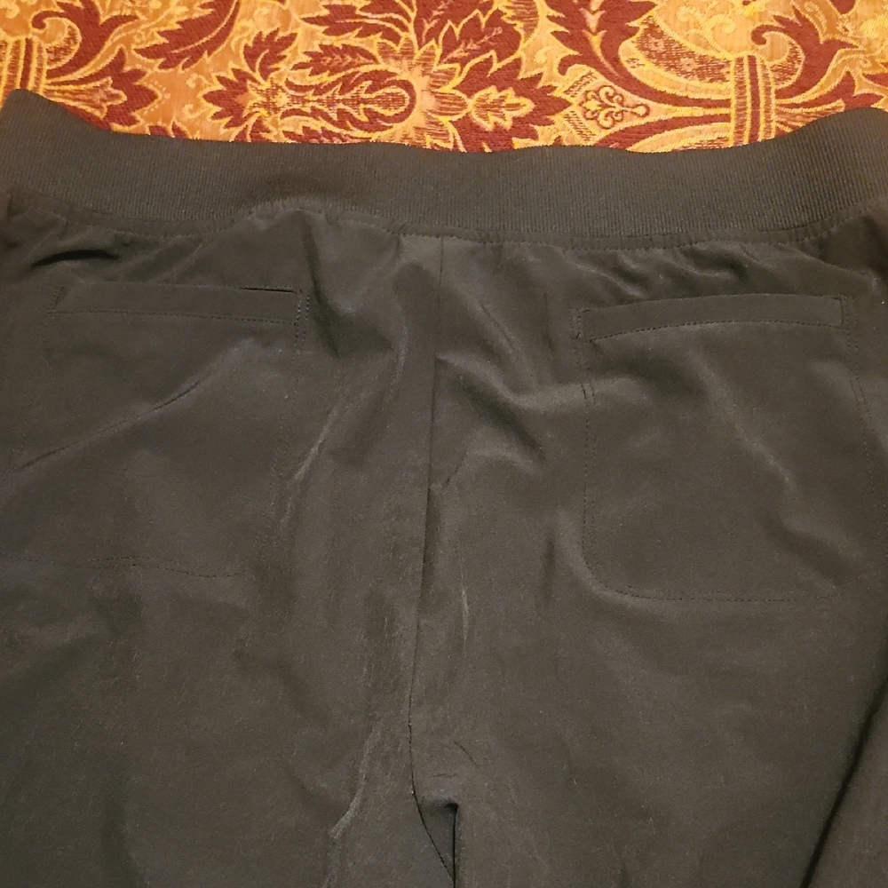 Chico's Zenergy Black Capri Lightweight Pants, Chico's Size 2 (12), Like New - Picture 4 of 12